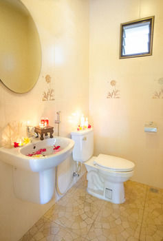 Namphung Phuket 0*