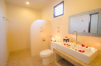 Namphung Phuket 0*