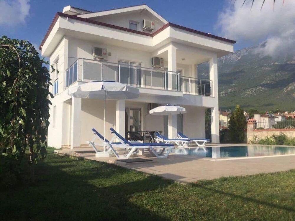 Villa Nuri 0*