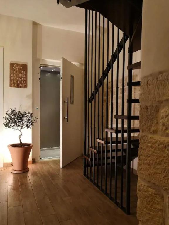 Palazzo Del Lauro 0*