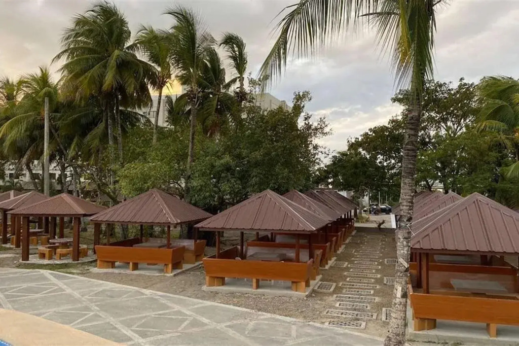 Acacia Hotel Bacolod 3*