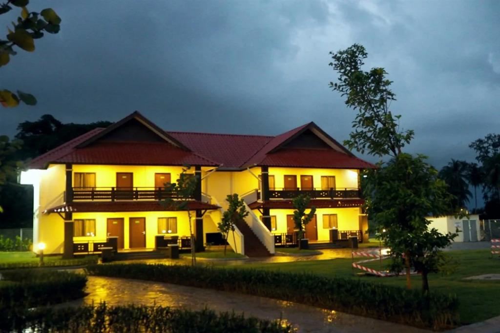 Lotus Seaview Beach Resort 3*