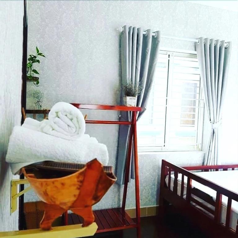 Sampan House 0*