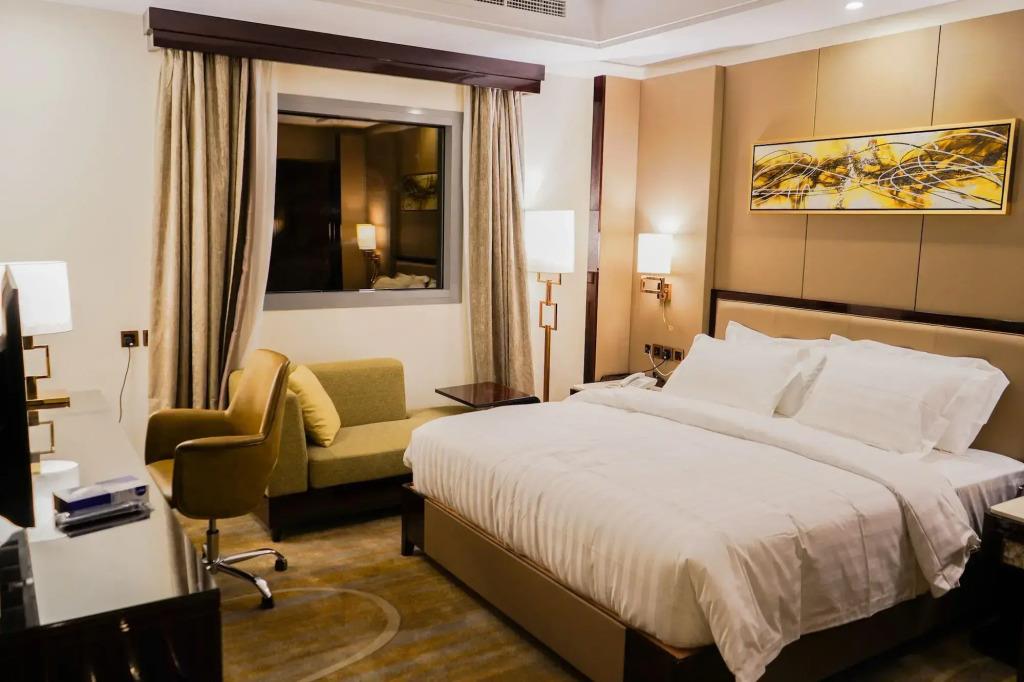 Al Ertiqaa Hotel 3*