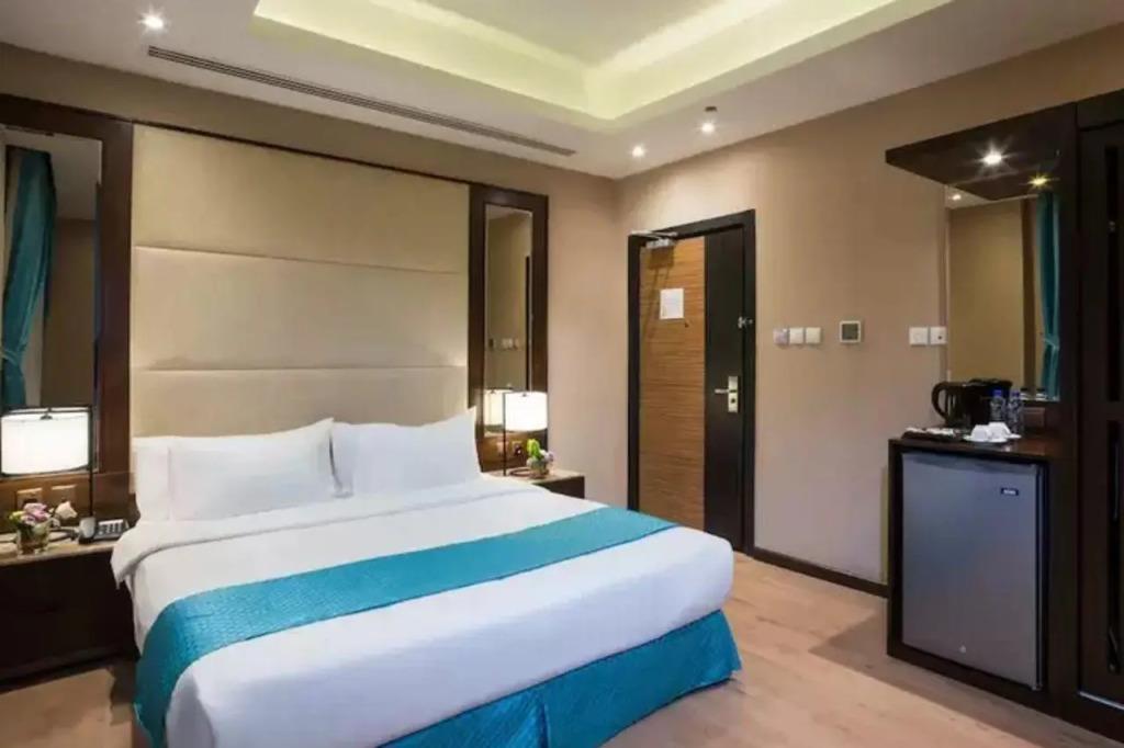 Naviti Warwick Dammam 0*
