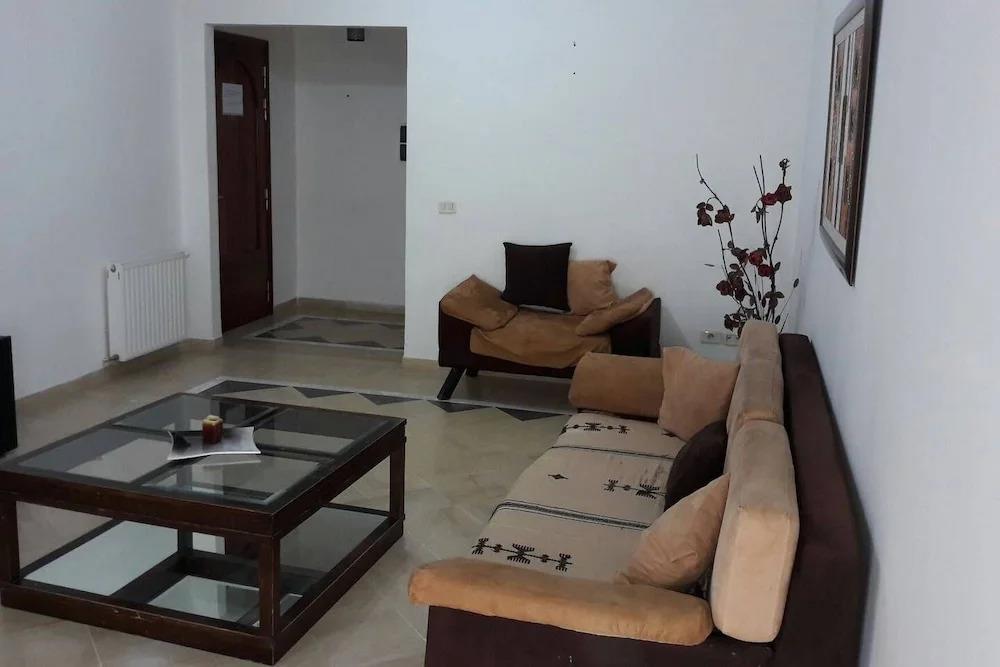 Rent Apartment F4 Richly Furnished In Tunis 0*