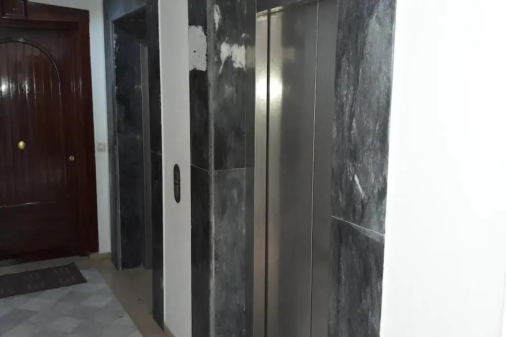 Rent Apartment F4 Richly Furnished In Tunis 0*