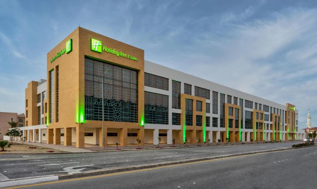 Holiday Inn & Suites Al Jubail by IHG 4*