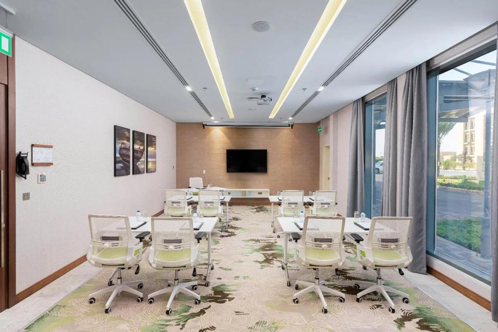 Holiday Inn & Suites Al Jubail by IHG 4*