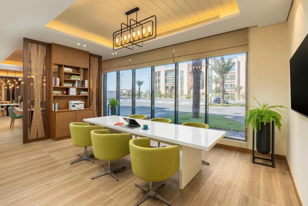 Holiday Inn & Suites Al Jubail by IHG 4*