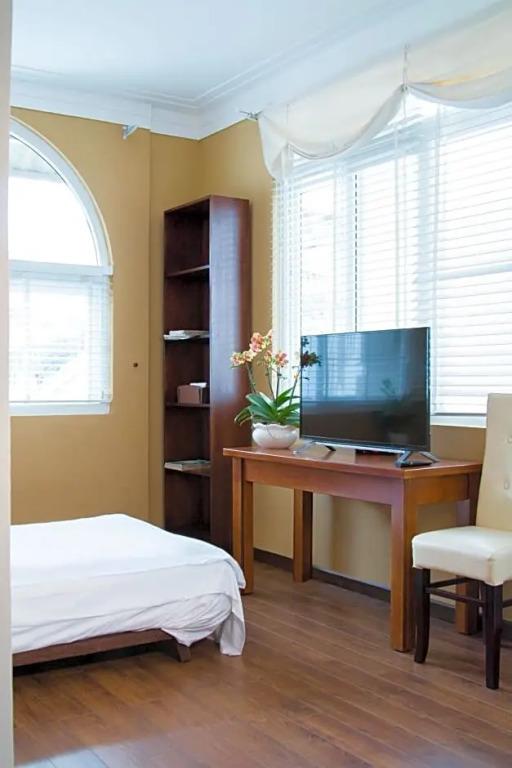 Anada Hotel Suites 0*