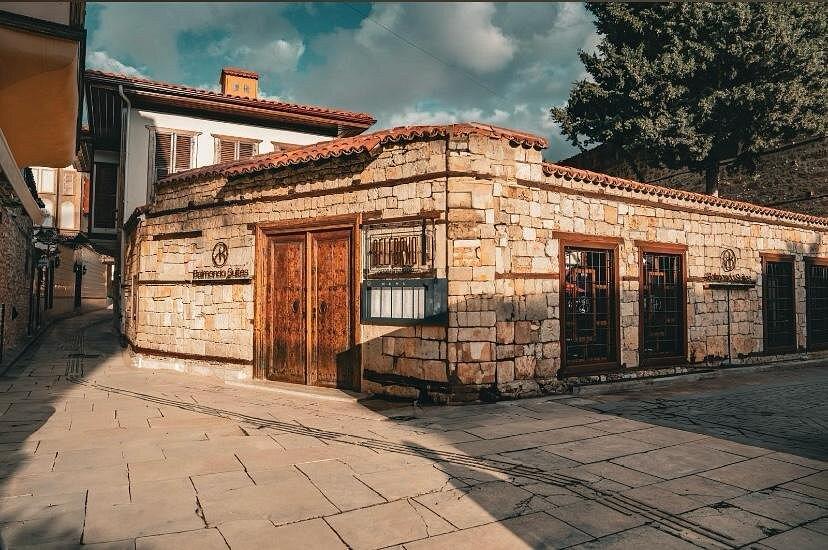 Belmondo Suites Old Town 3*