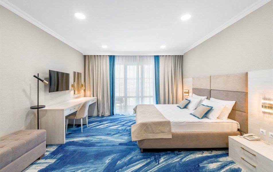 Русский Двор 3*