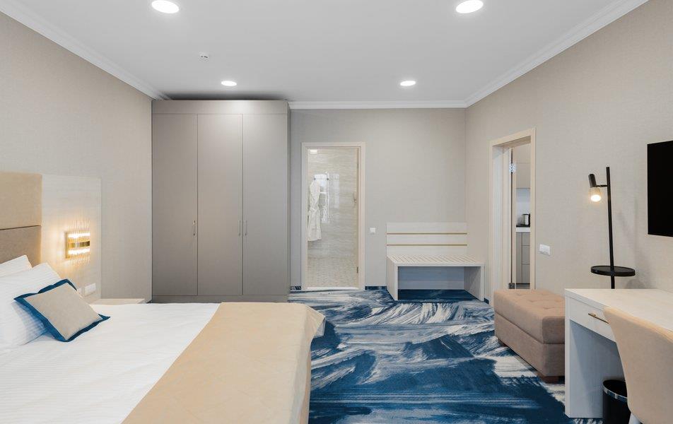 Русский Двор 3*