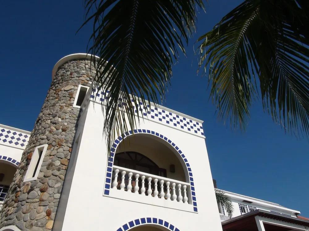 Squares Beachfront Apartments 0*