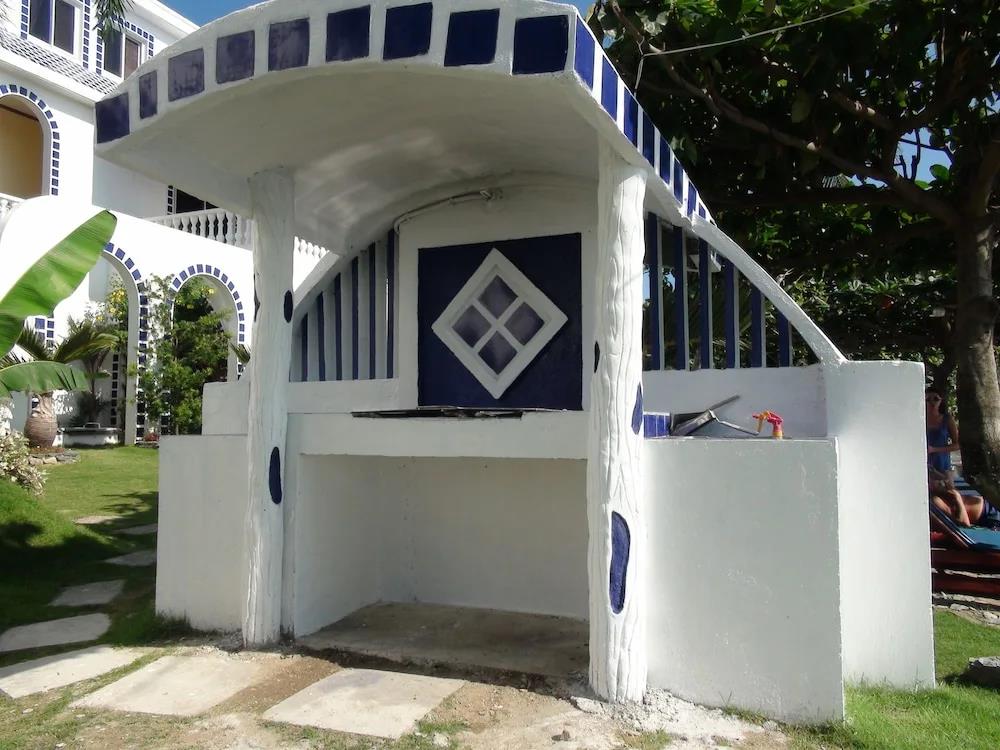 Squares Beachfront Apartments 0*