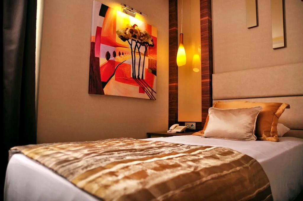 Avin Hotel 0*