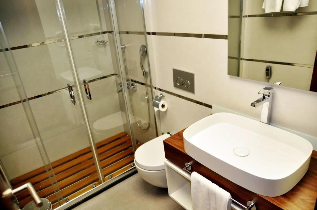 Avin Hotel 0*