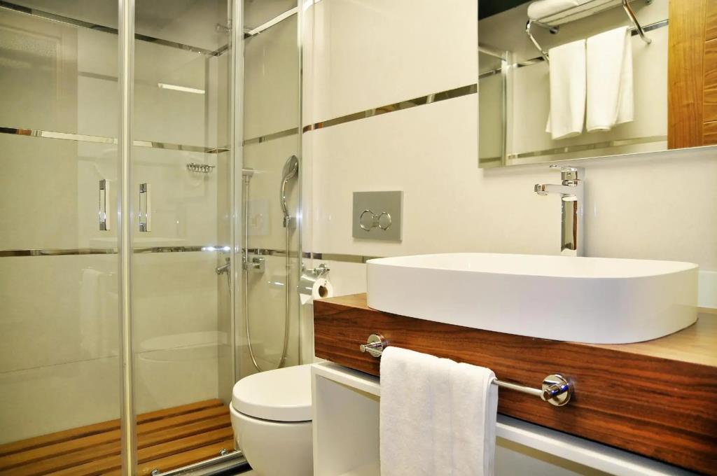 Avin Hotel 0*