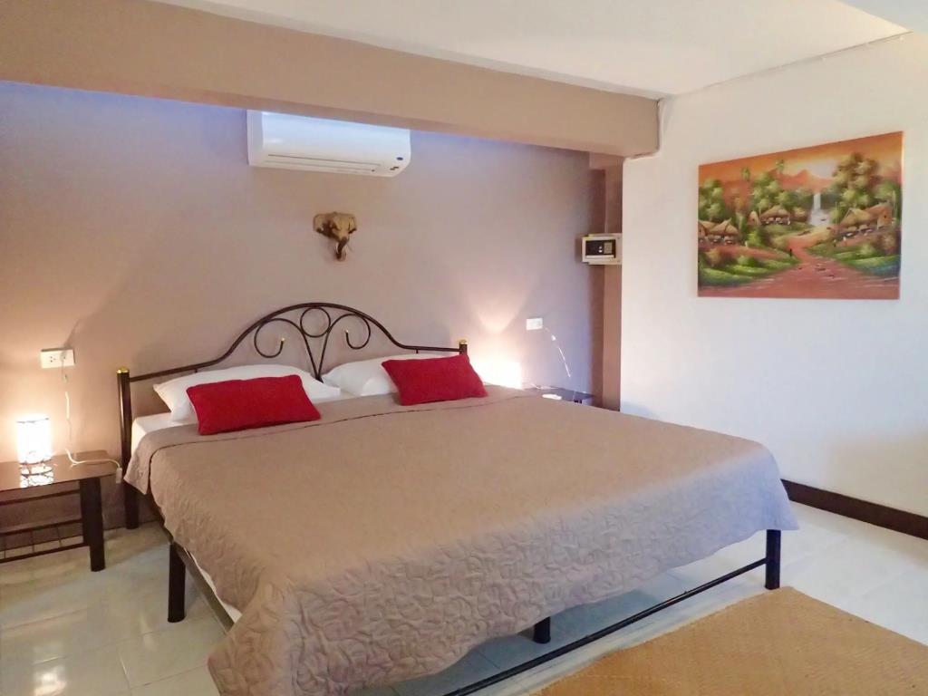 Pink House Samui 3*