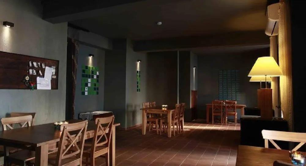 The Green Goose Hotel 0*