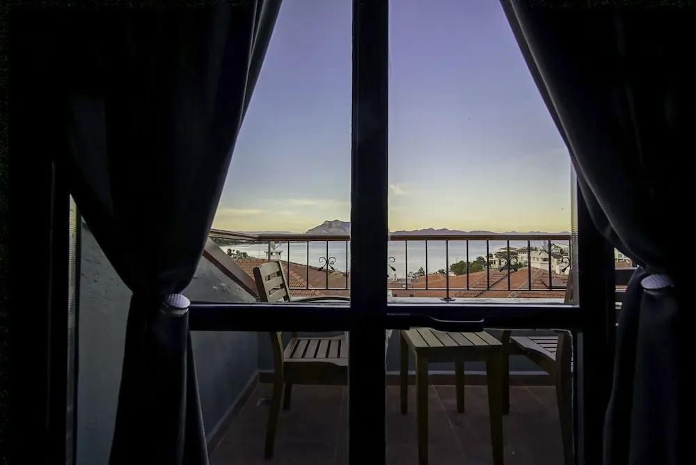 The Green Goose Hotel 0*