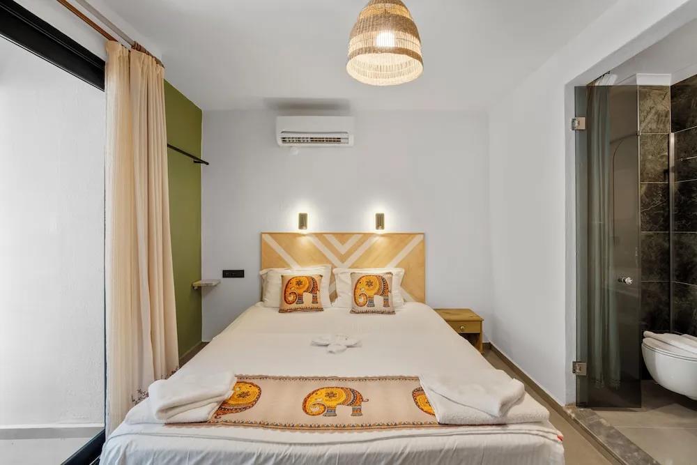 The Green Goose Hotel 0*