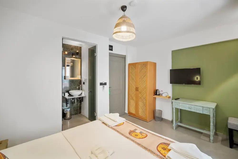 The Green Goose Hotel 0*