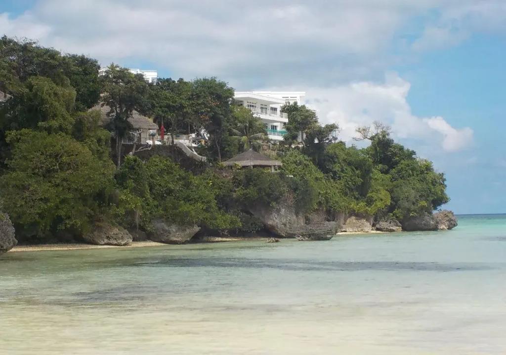 Bolabog Beach Resort 2*