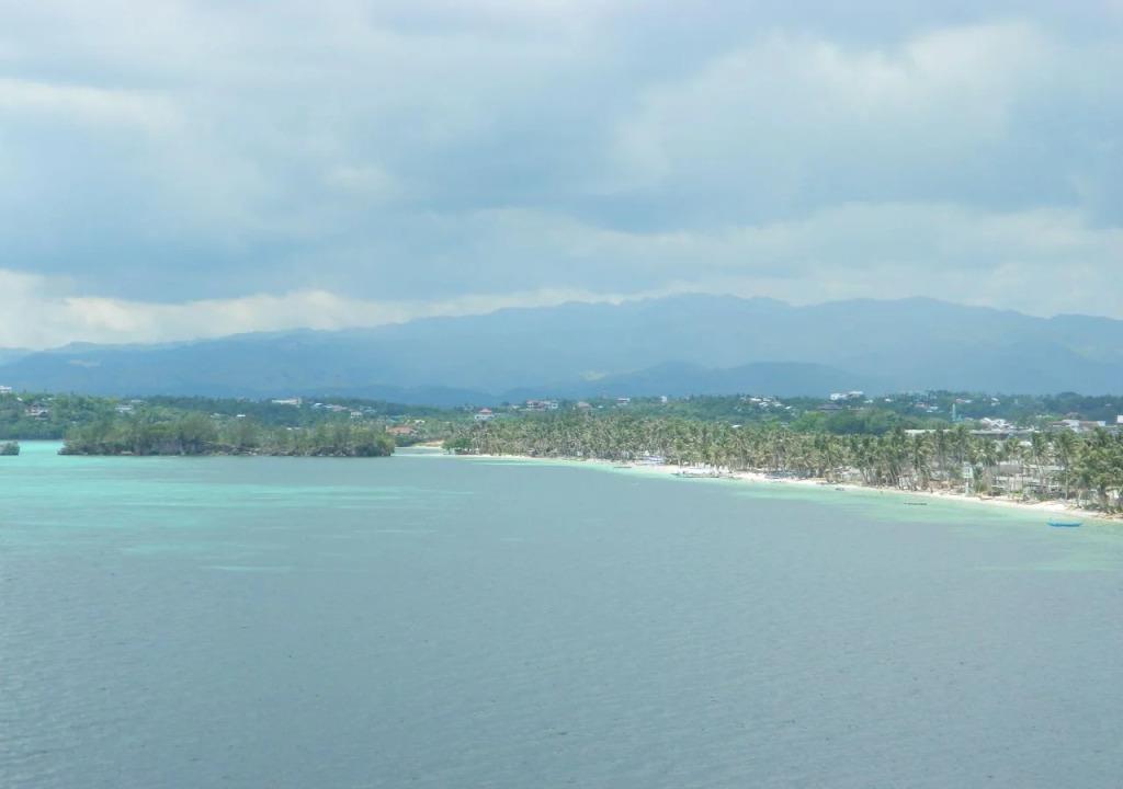 Bolabog Beach Resort 2*
