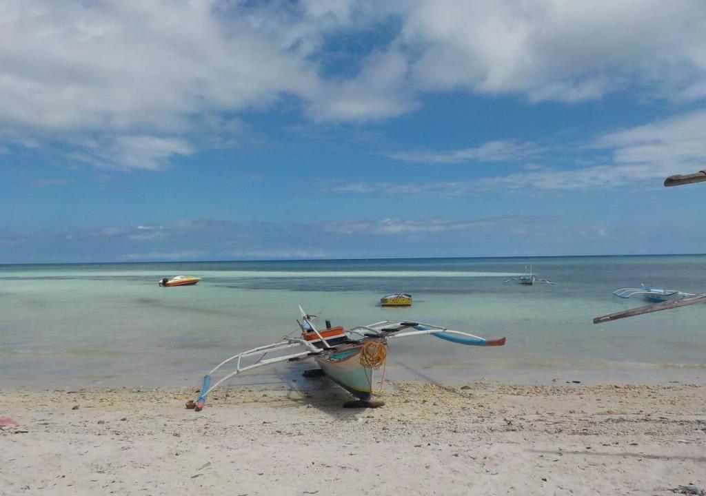 Bolabog Beach Resort 2*