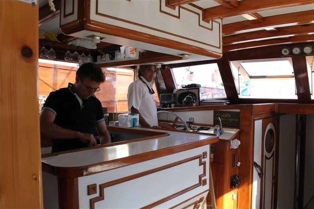 Ide Yacht Hotel 0*