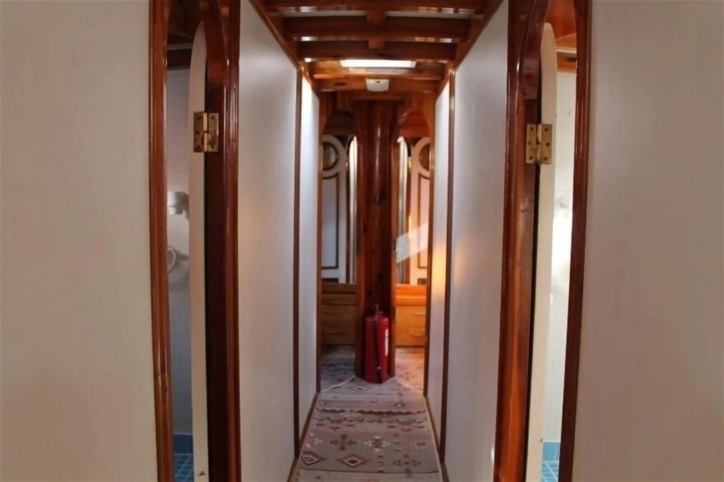 Ide Yacht Hotel 0*