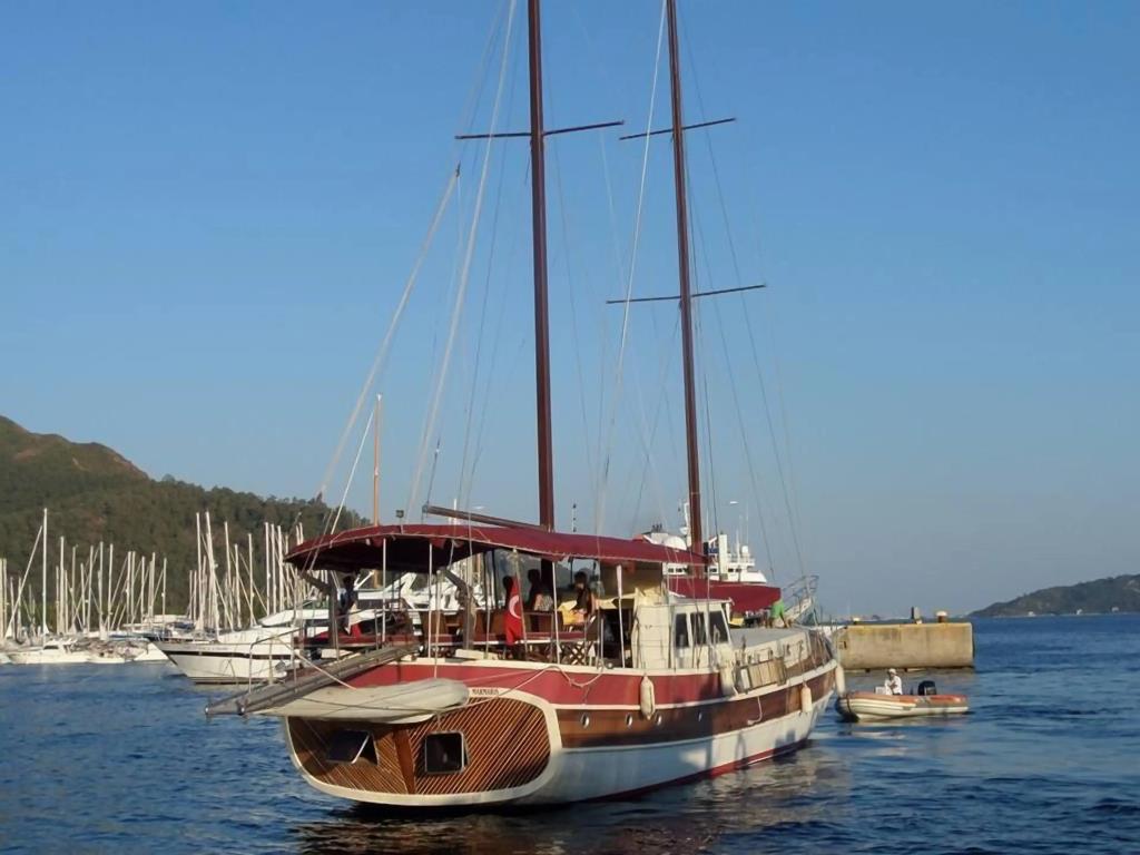 Ide Yacht Hotel 0*