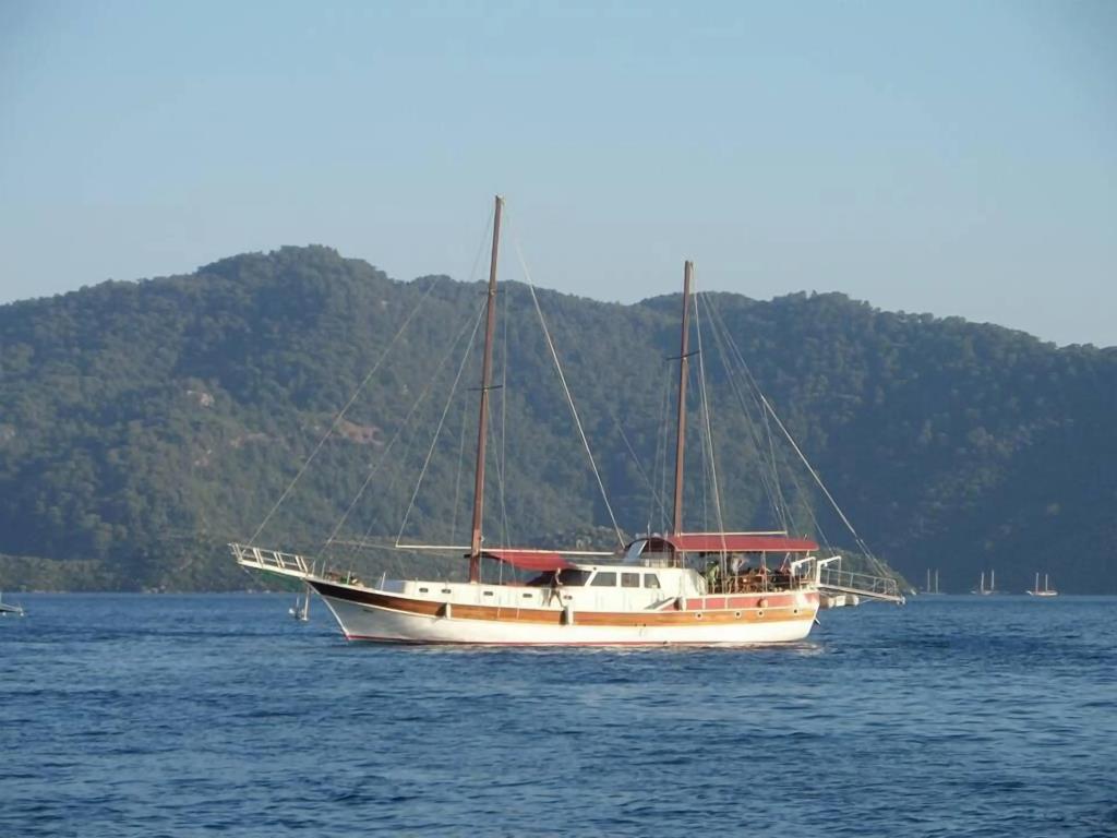 Ide Yacht Hotel 0*