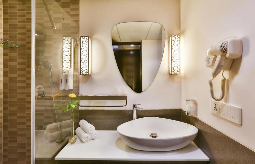 T24 Residency Mumbai International Airport Hotel 4*