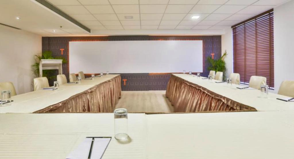 T24 Residency Mumbai International Airport Hotel 4*