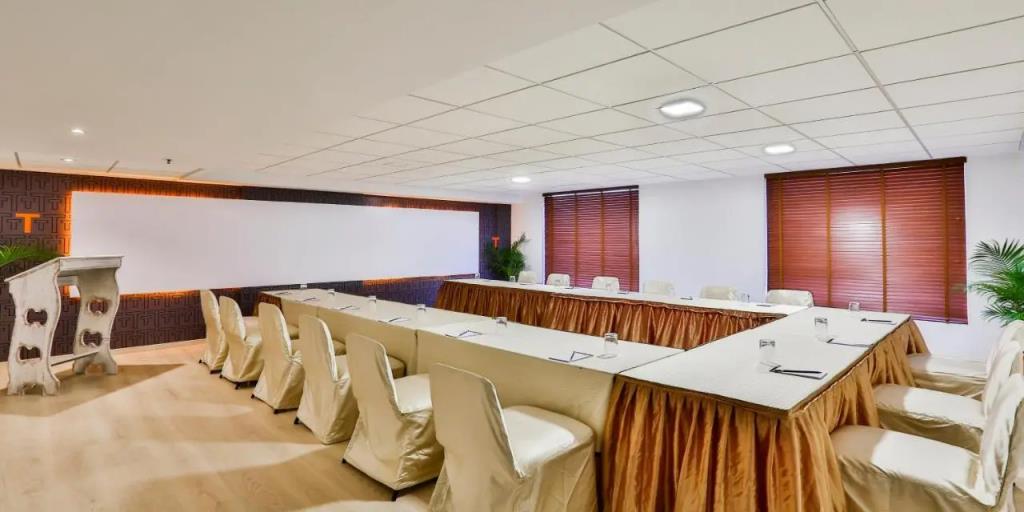 T24 Residency Mumbai International Airport Hotel 4*