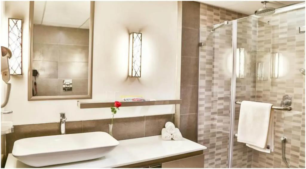 T24 Residency Mumbai International Airport Hotel 4*