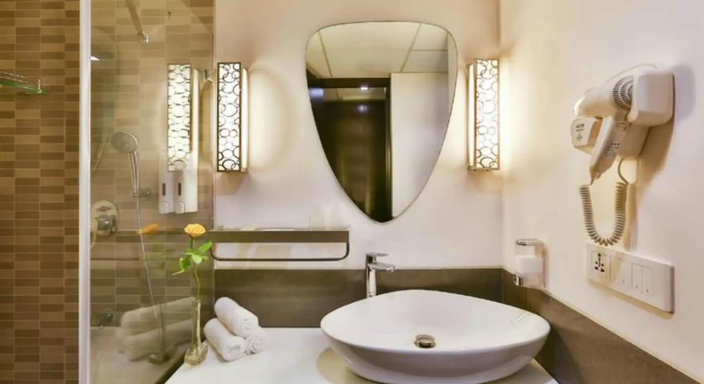 T24 Residency Mumbai International Airport Hotel 4*