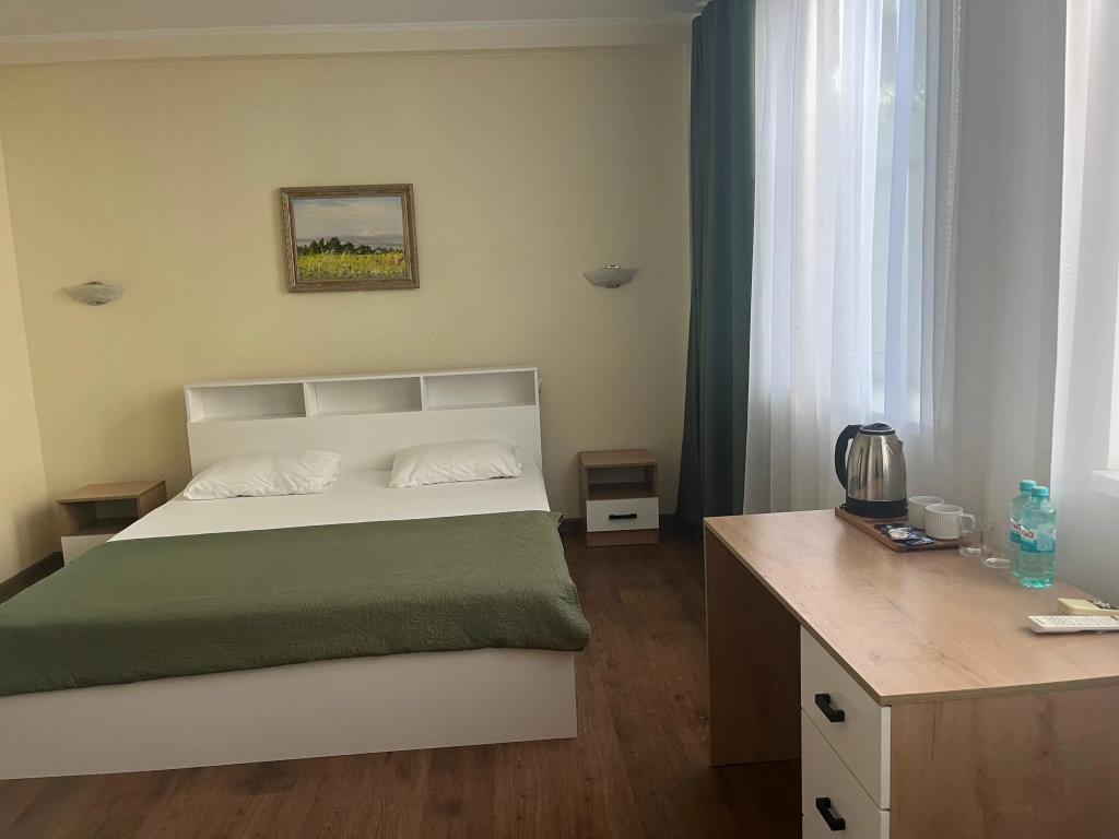 Empire Hotel 0*