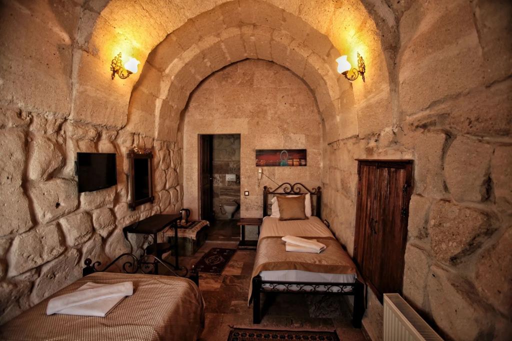 Emit Cave Hotel 0*