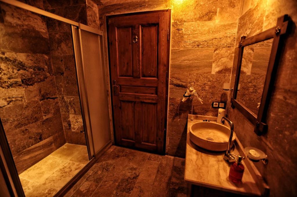 Emit Cave Hotel 0*
