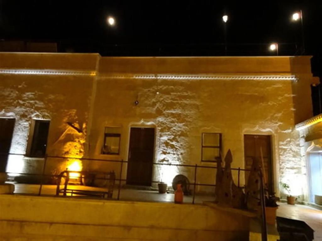 Emit Cave Hotel 0*