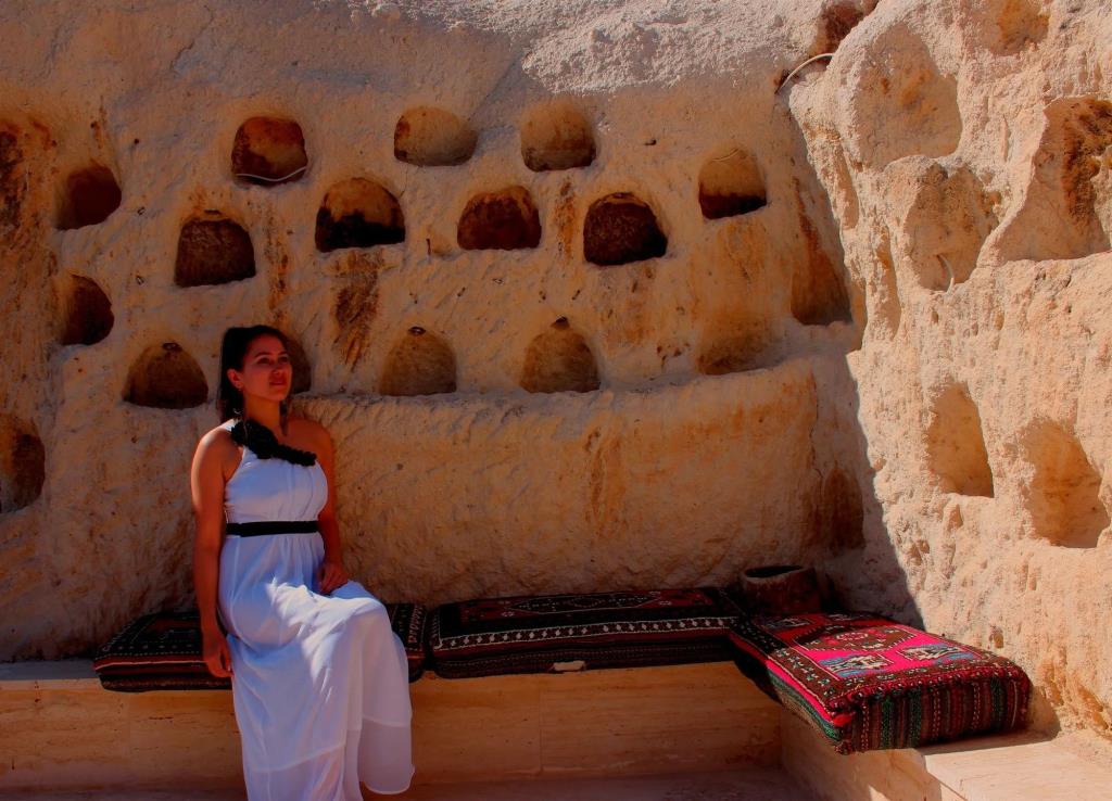 Emit Cave Hotel 0*