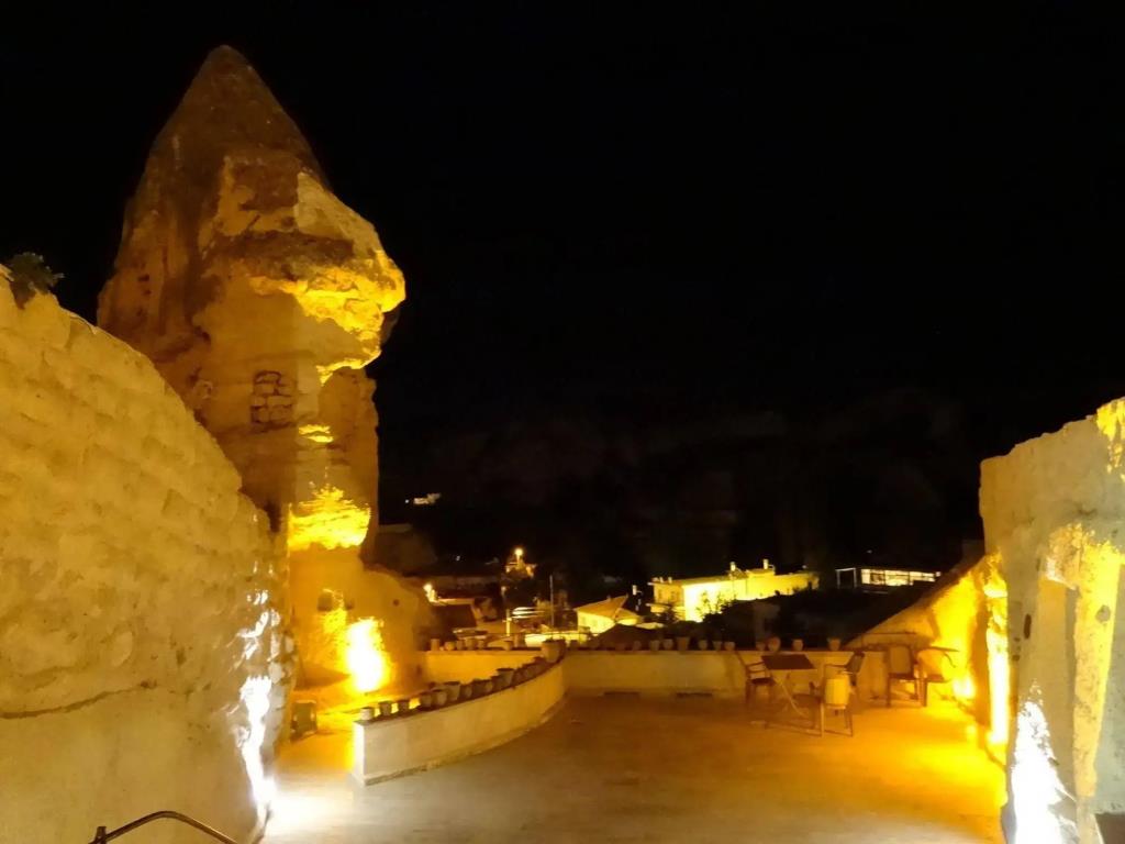 Emit Cave Hotel 0*
