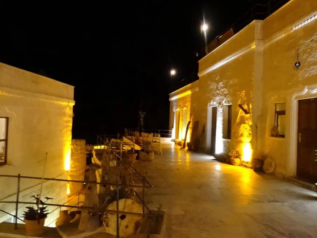 Emit Cave Hotel 0*
