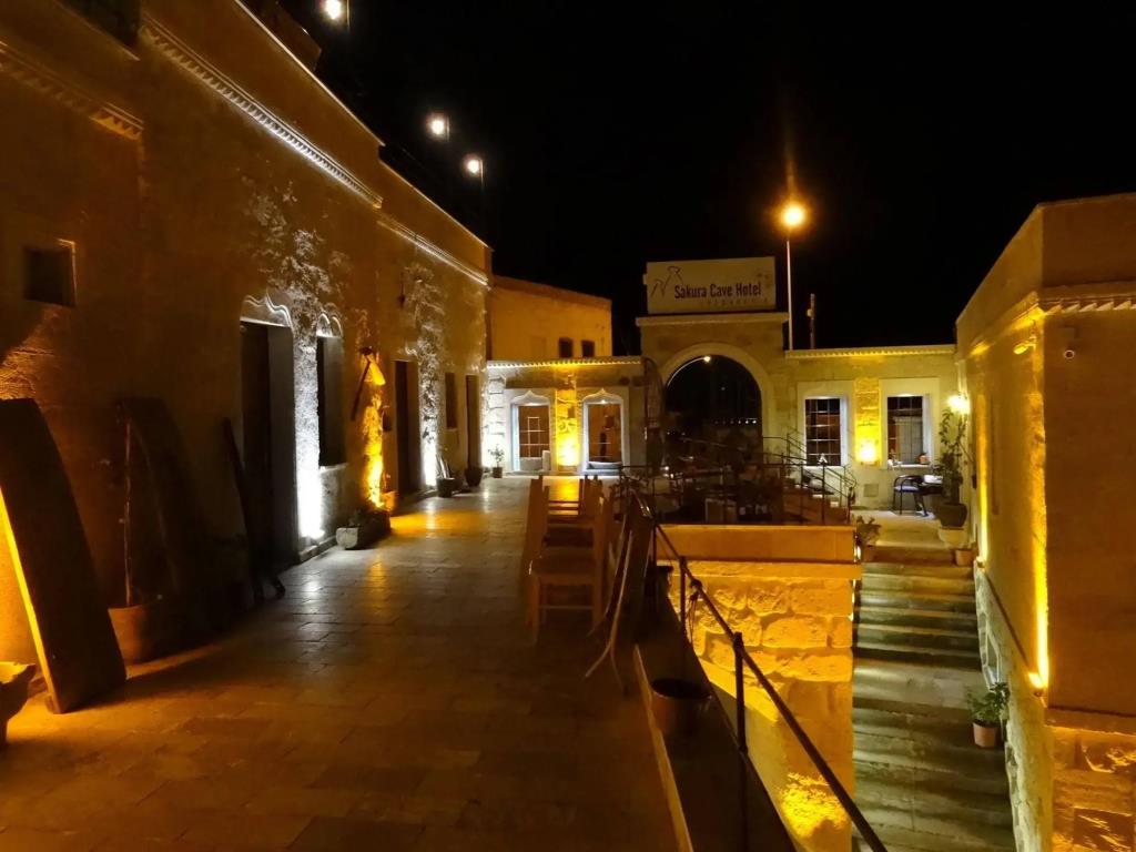 Emit Cave Hotel 0*