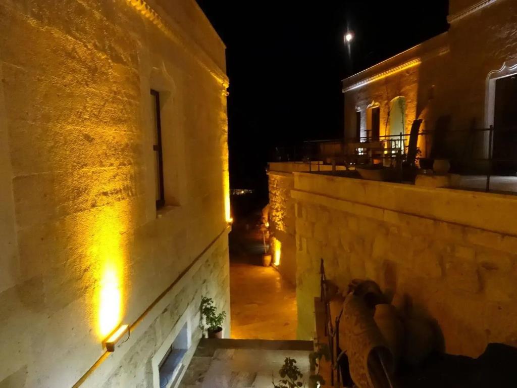 Emit Cave Hotel 0*