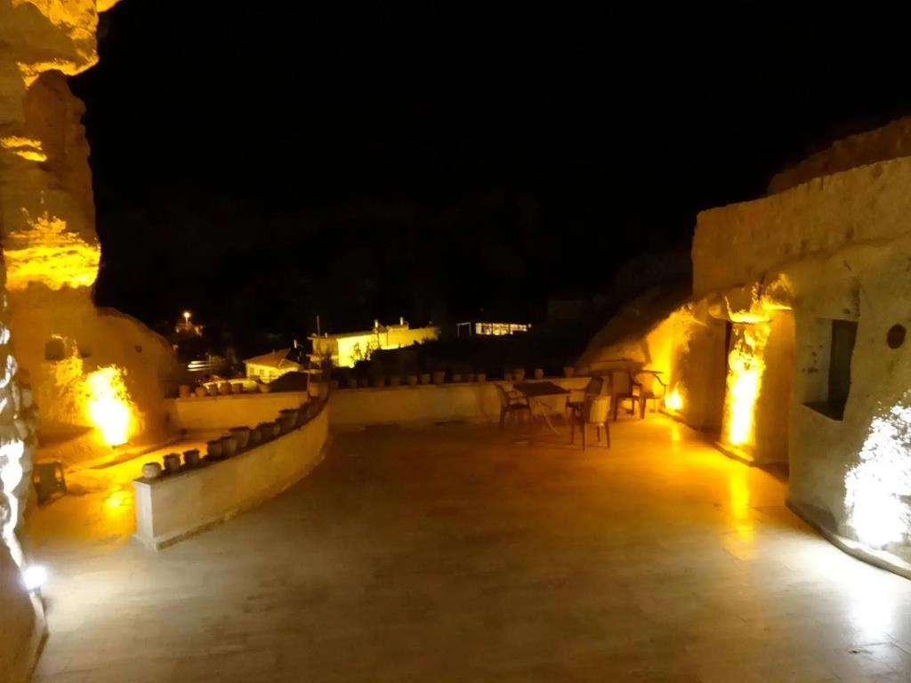Emit Cave Hotel 0*